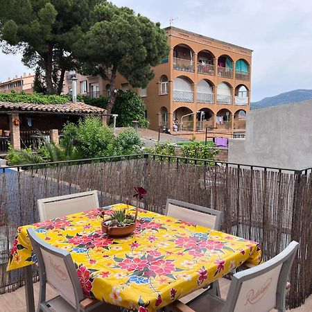 Alojamiento Con Encanto En Planta Superior Ideal Para Trabajo Y Escapadas Familiares En Montserrat Esparreguera Exterior foto