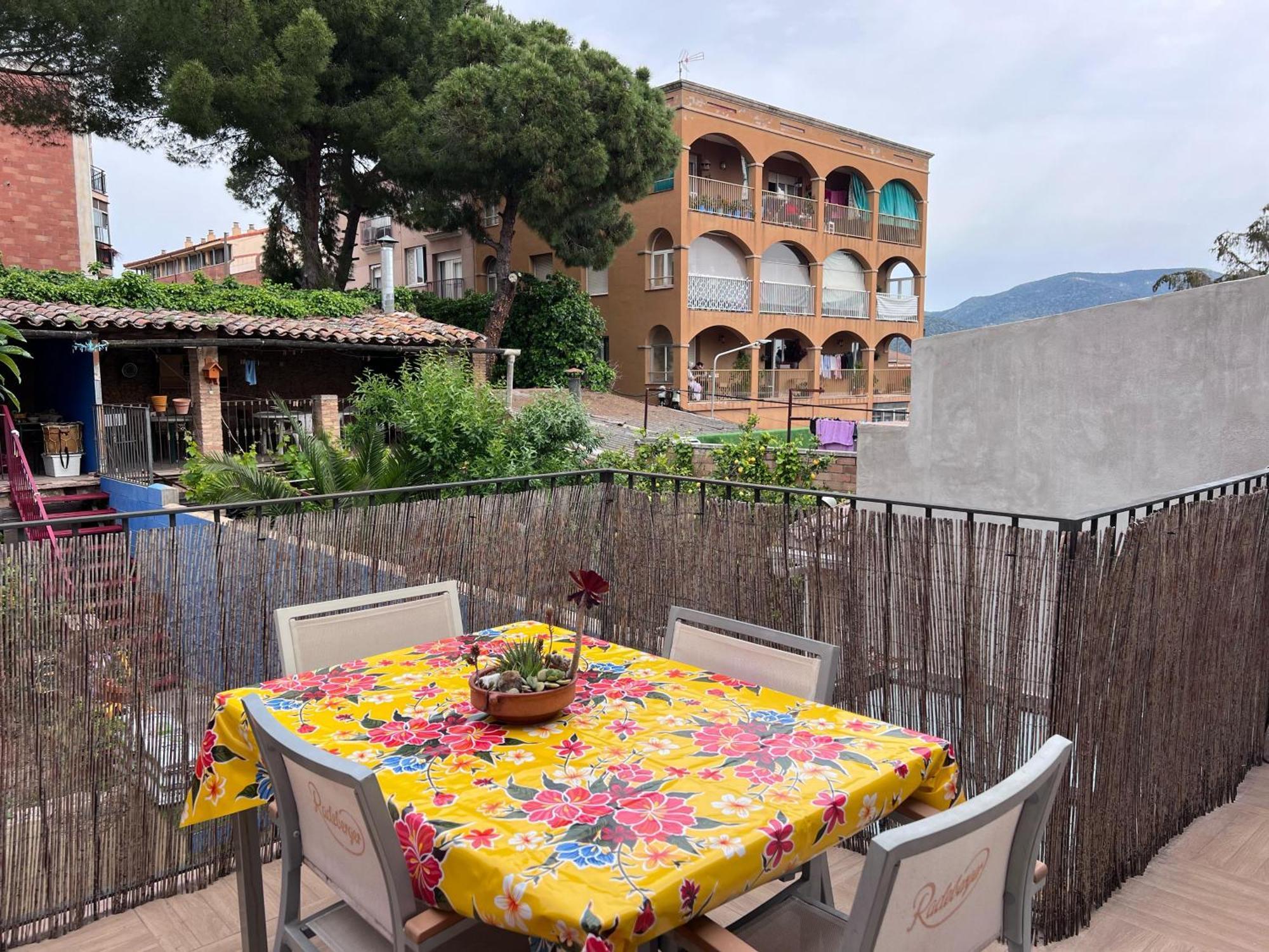Alojamiento Con Encanto En Planta Superior Ideal Para Trabajo Y Escapadas Familiares En Montserrat Esparreguera Exterior foto